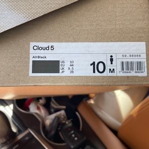 Size 10 men’s ON cloud 5